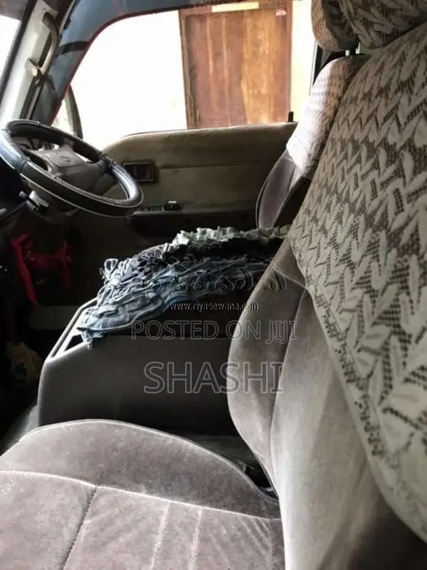 Nissan CARAVAN LONG 2001 Van (Used)