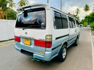 Toyota Hiace Dolphin 1993 Van (Used)