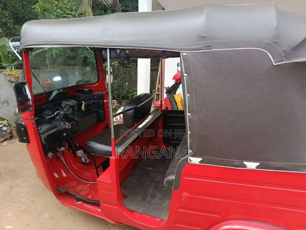 Bajaj 4 Stroke 2014 Three Wheel (Used)
