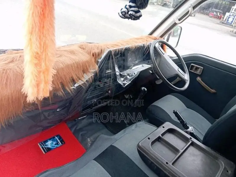 Nissan Caravan 1992 Van (Used)