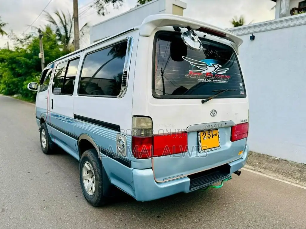 Toyota Hiace Dolphin 1993 Van (Used)