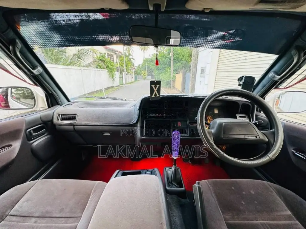 Toyota Hiace Dolphin 1993 Van (Used)