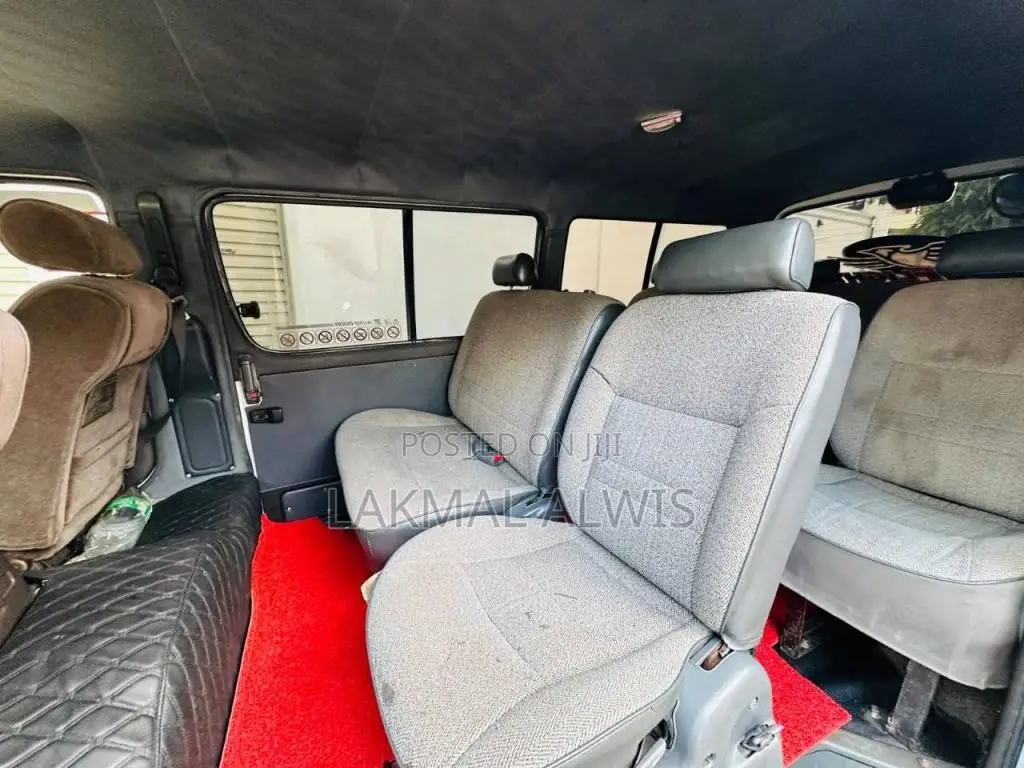Toyota Hiace Dolphin 1993 Van (Used)
