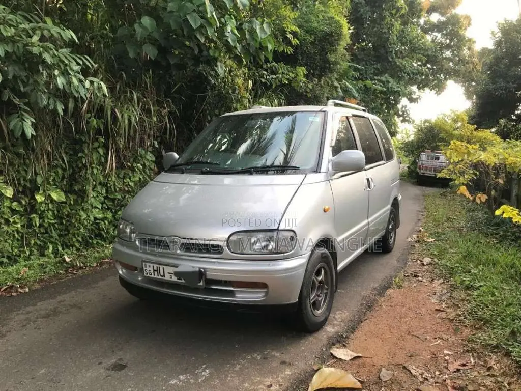 Nissan Serena 2004 Van (Used)