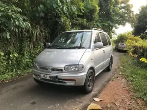 Nissan Serena 2004 Van (Used)