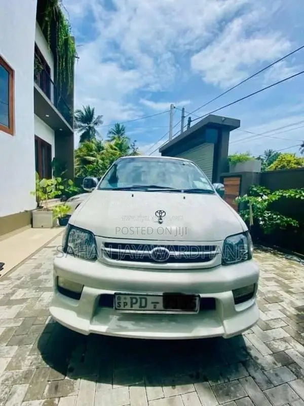 Toyota CR42 2004 Van (Used)