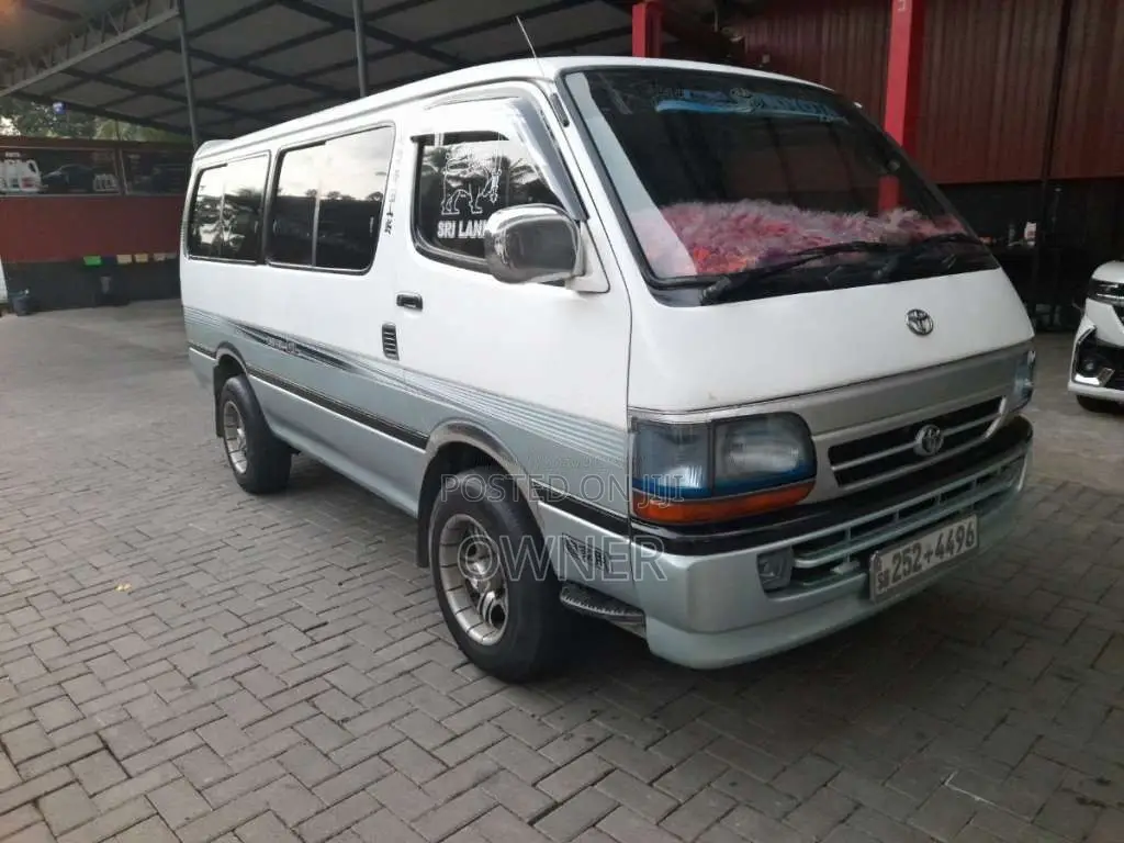 Toyota Dolphin 1994 Van (Used)