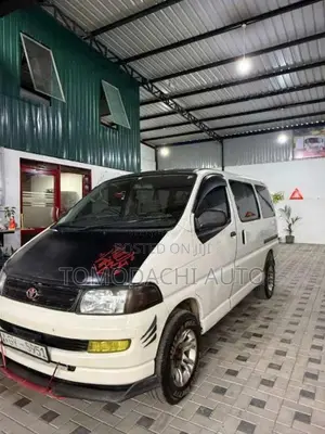 Toyota Regius 2000 Van (Used)