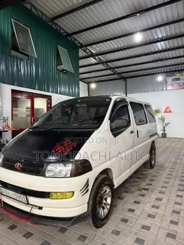 Toyota Regius 2000 Van (Used)