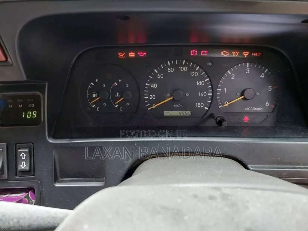 Toyota Dolphin 1996 Van (Used)
