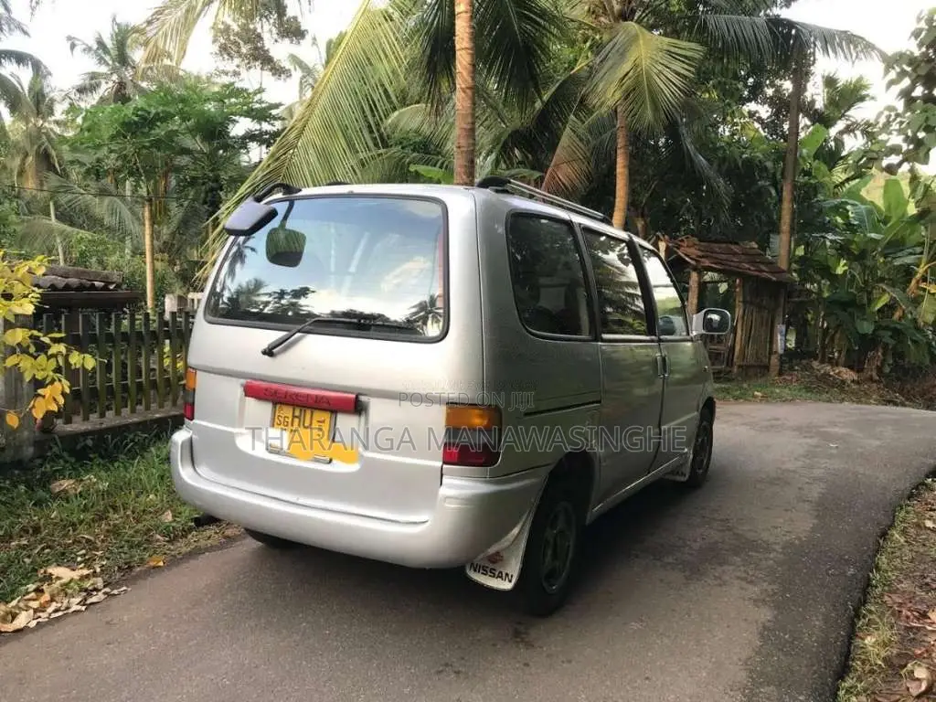Nissan Serena 2004 Van (Used)