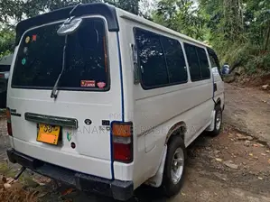 Nissan Caravan 1992 Van (Used)