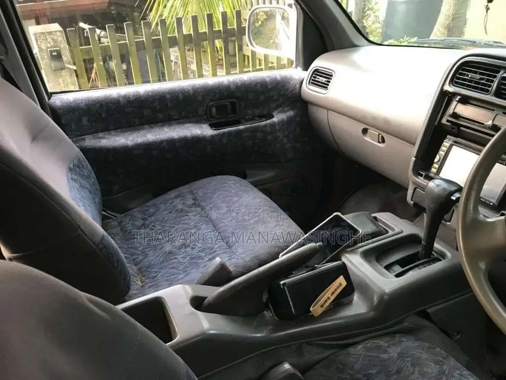Nissan Serena 2004 Van (Used)