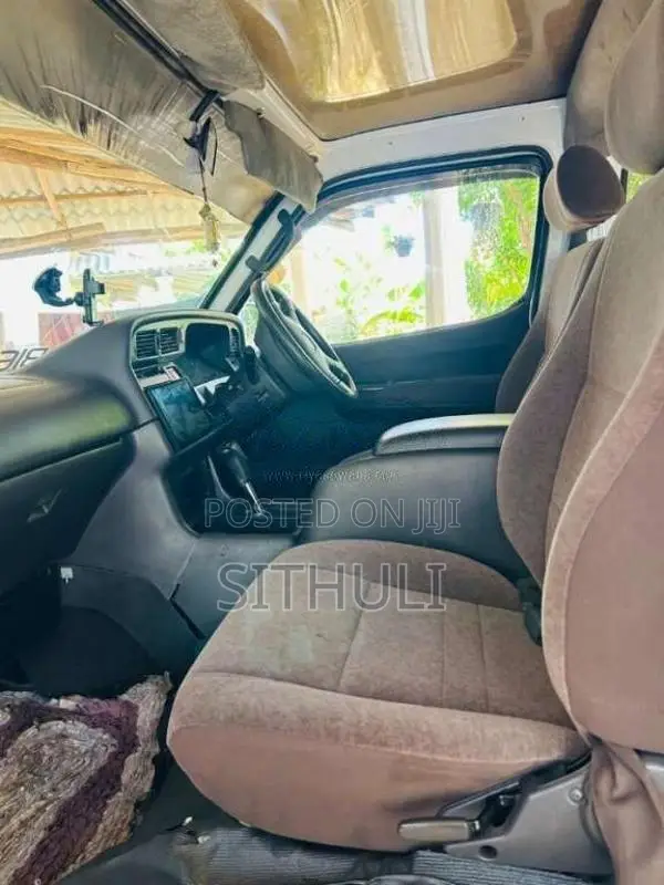 Toyota Dolphin 1993 Van (Used)