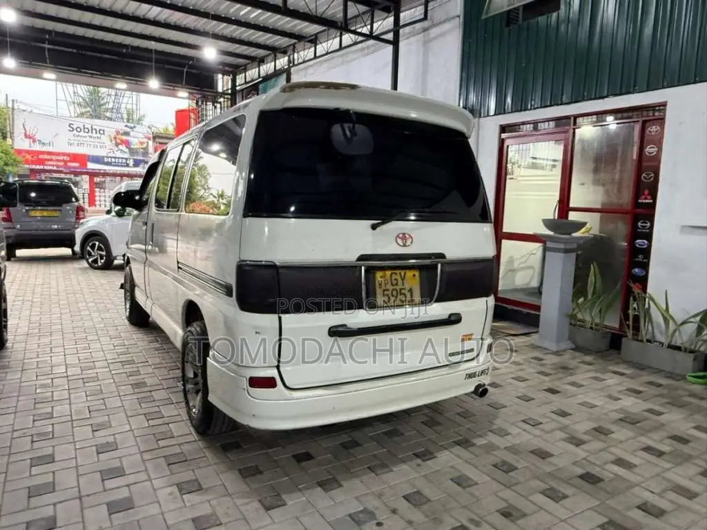 Toyota Regius 2000 Van (Used)