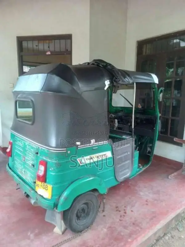 Bajaj 4 Stroke 2015 Three Wheel (Used)