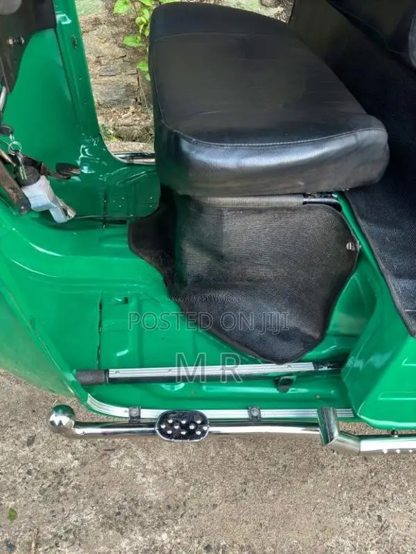 Bajaj 4 stroke 2011 Three Wheel (Used)