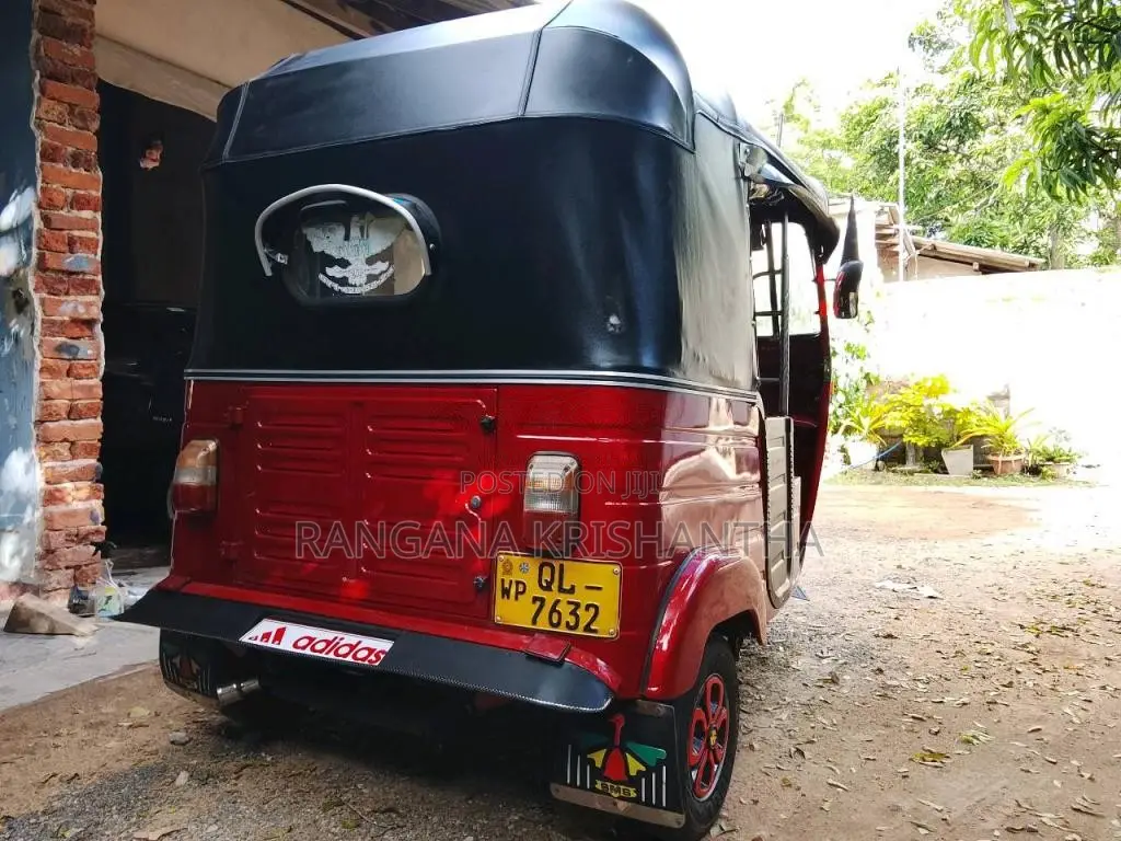 Bajaj 4 Stroke 2007 Three Wheel (Used)