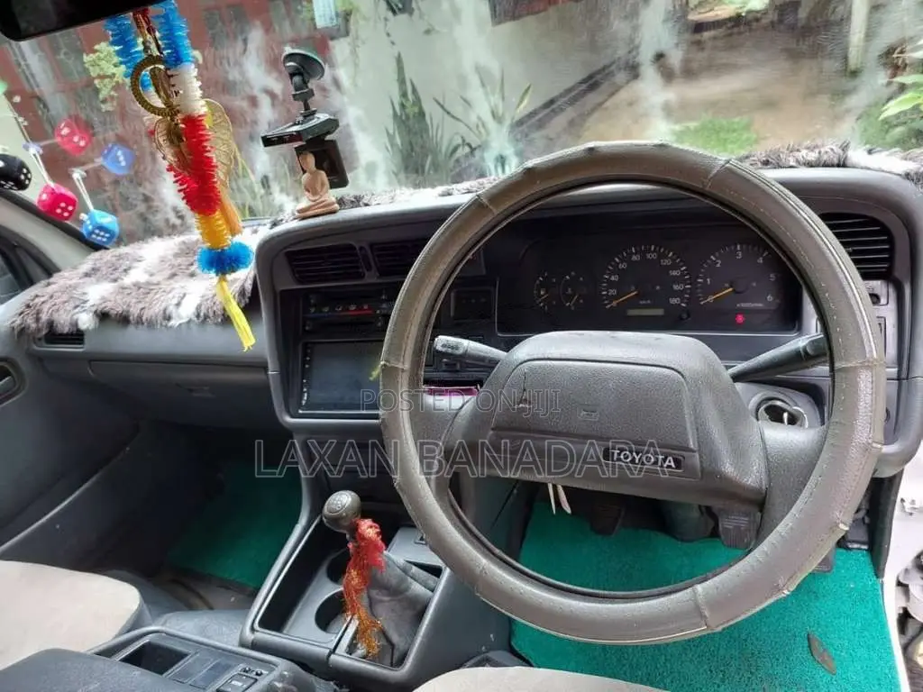 Toyota Dolphin 1996 Van (Used)