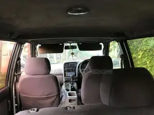 Nissan Serena 2004 Van (Used)