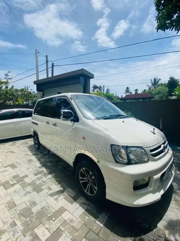 Toyota CR42 2004 Van (Used)