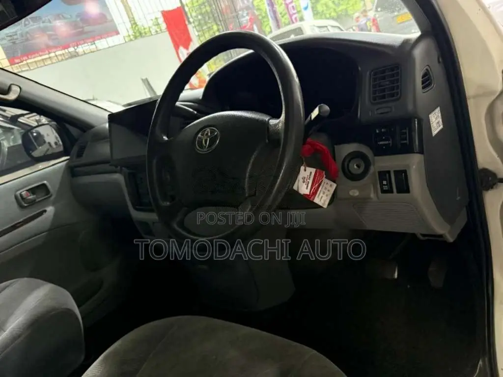 Toyota Regius 2000 Van (Used)