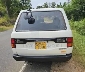 Toyota CR27 1995 Van (Used)