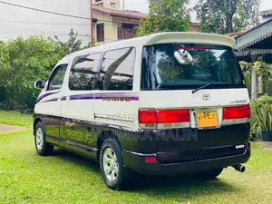 Toyota Regius Grand Cabin 2002 Van (Used)