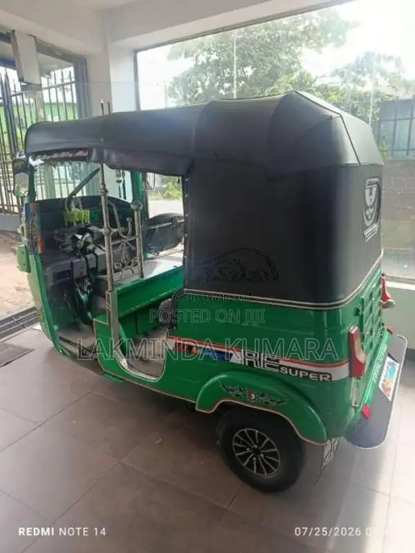 Bajaj 4 Stroke 2016 Three Wheel (Used)