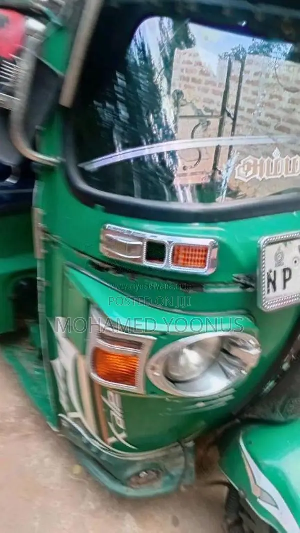 Bajaj 4 stroke 2011 Three Wheel (Used)