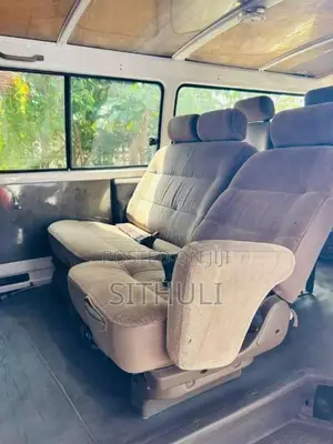 Toyota Dolphin 1993 Van (Used)