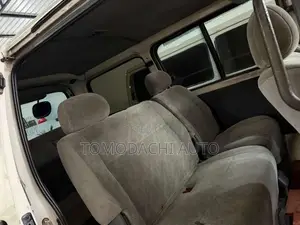 Toyota Regius 2000 Van (Used)