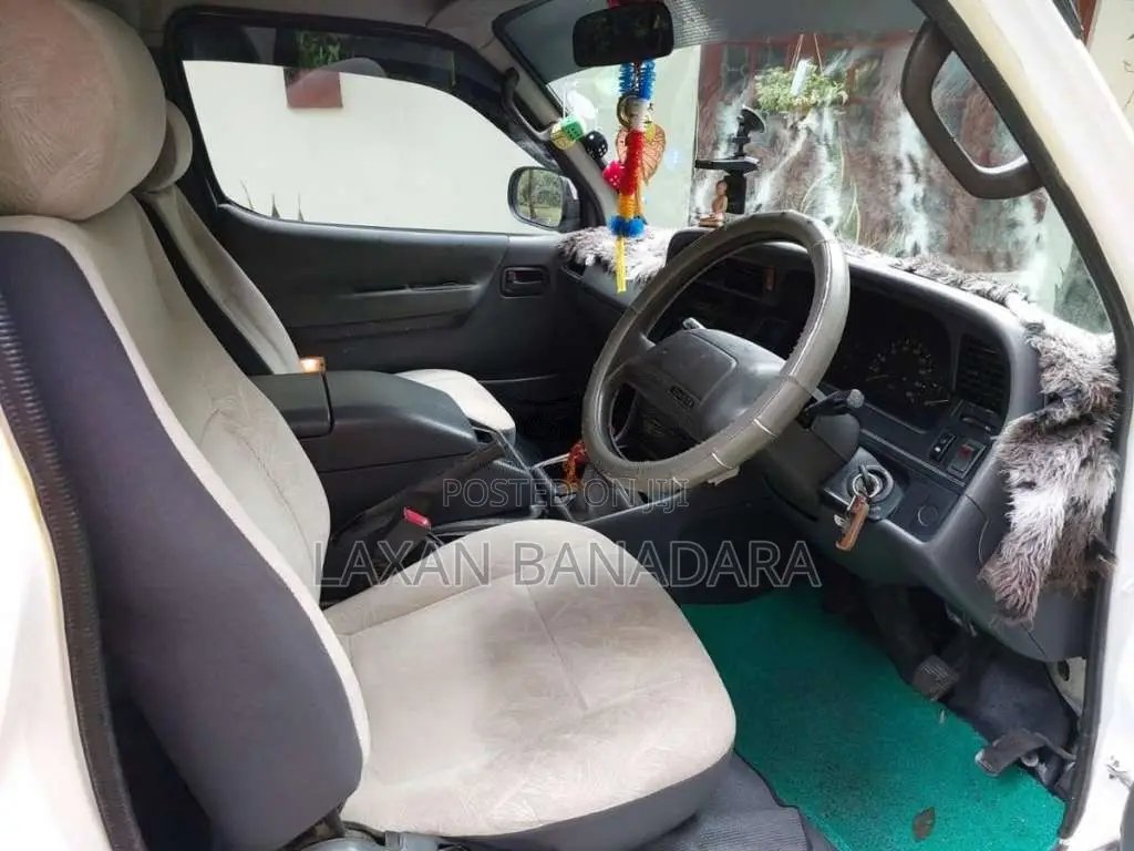 Toyota Dolphin 1996 Van (Used)