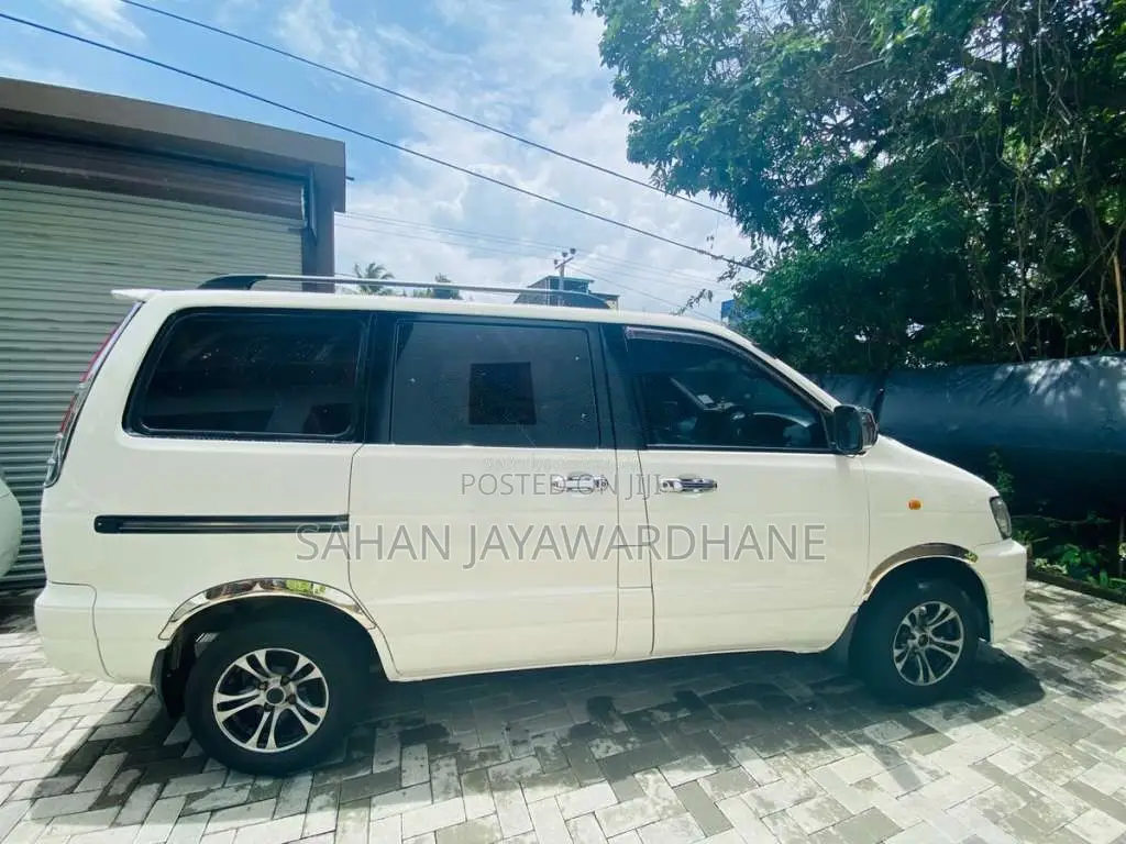 Toyota CR42 2004 Van (Used)