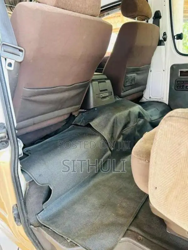 Toyota Dolphin 1993 Van (Used)