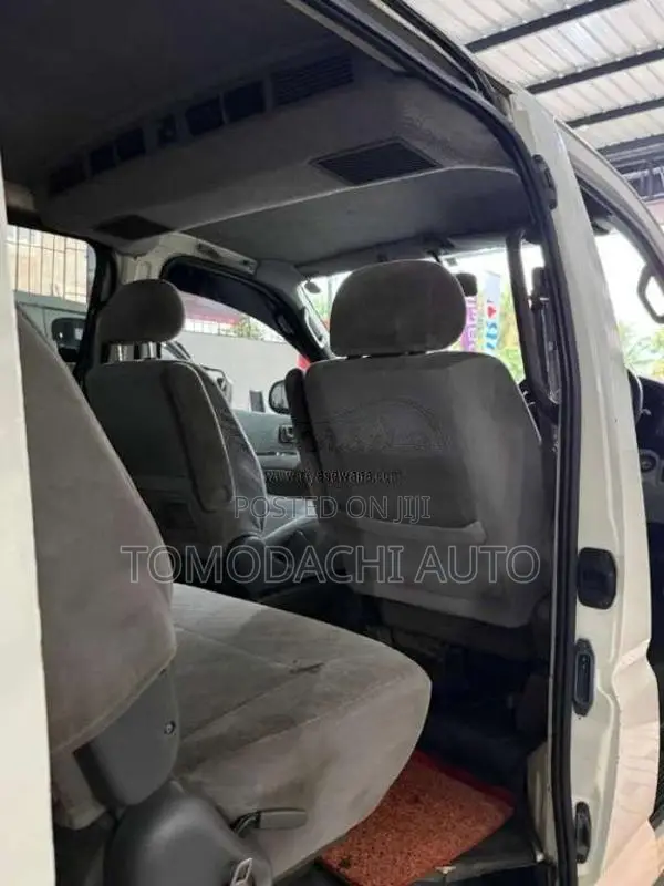 Toyota Regius 2000 Van (Used)