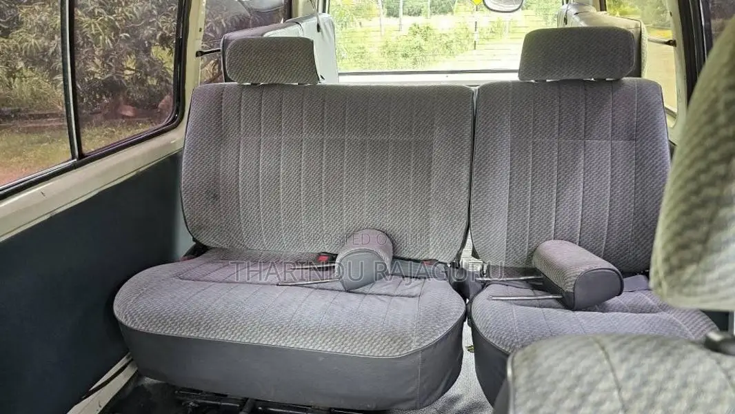 Toyota CR27 1995 Van (Used)