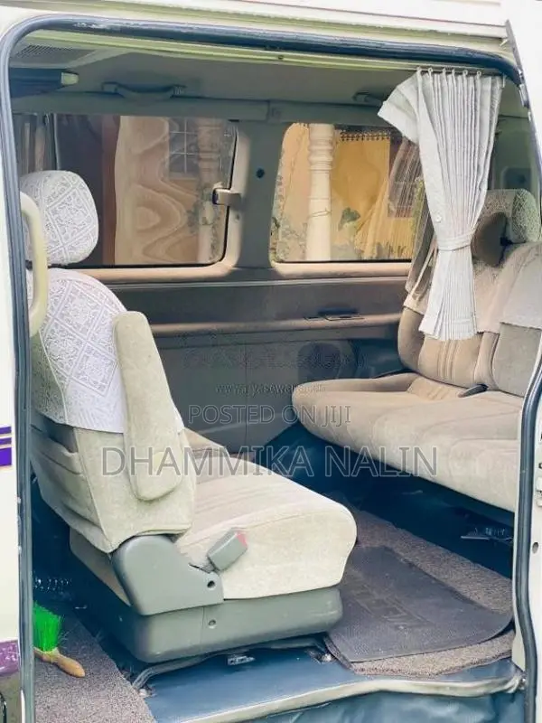 Toyota Regius Grand Cabin 2002 Van (Used)