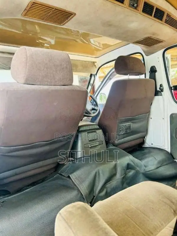 Toyota Dolphin 1993 Van (Used)