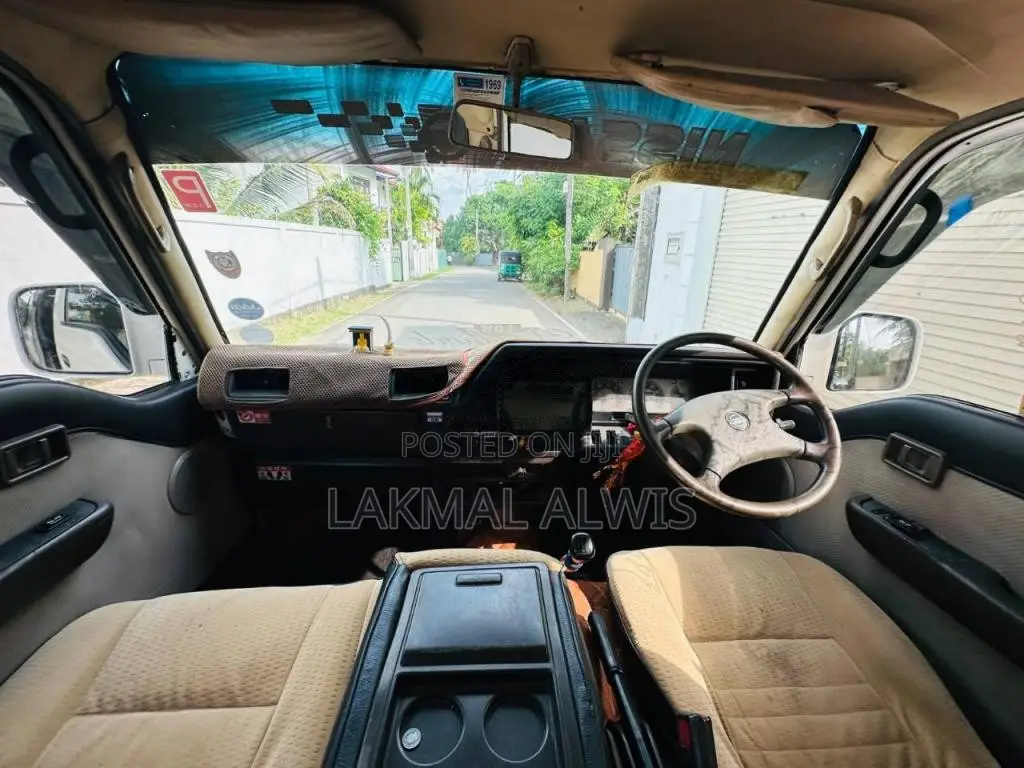 Nissan Caravan 1992 Van (Used)
