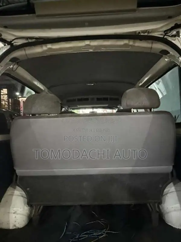 Toyota Regius 2000 Van (Used)