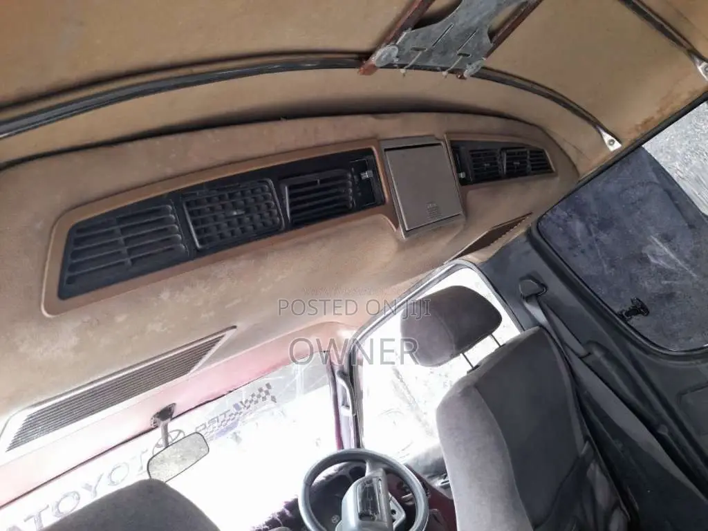 Toyota Dolphin 1994 Van (Used)