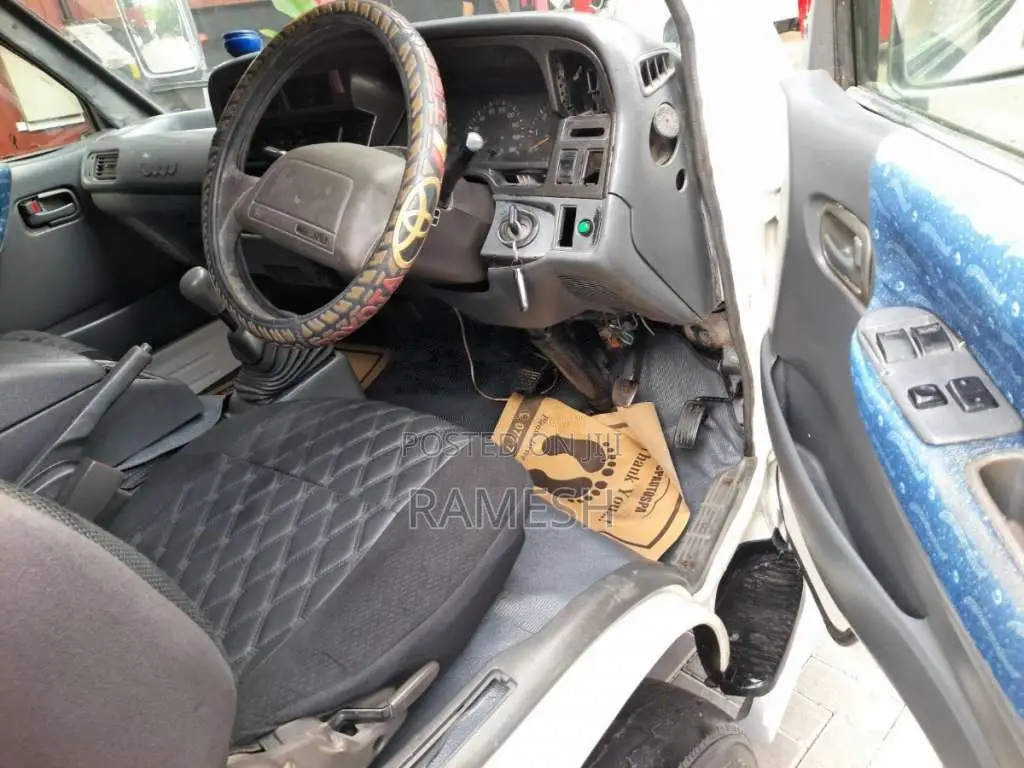 Toyota Dolphin 1991 Van (Used)