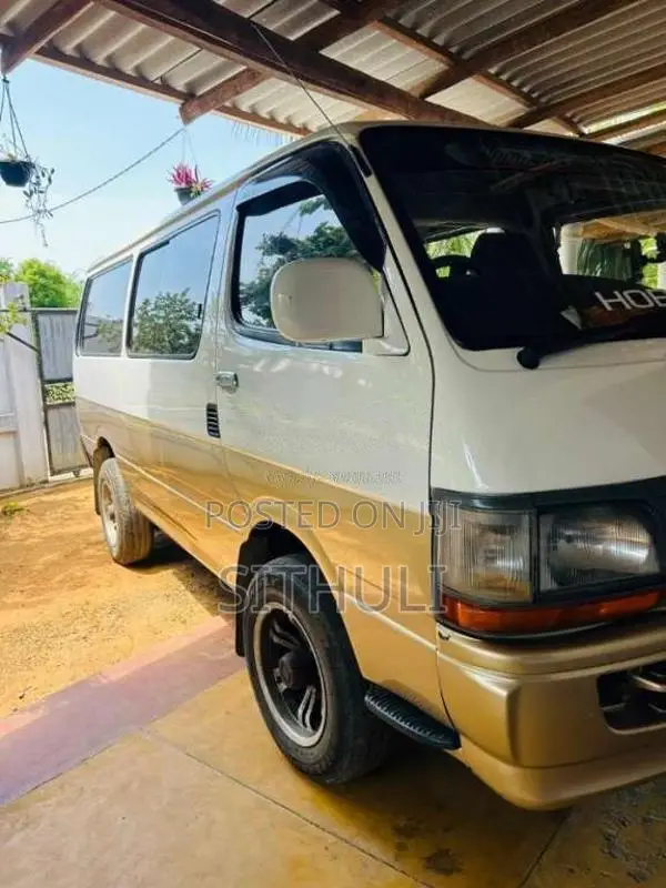 Toyota Dolphin 1993 Van (Used)