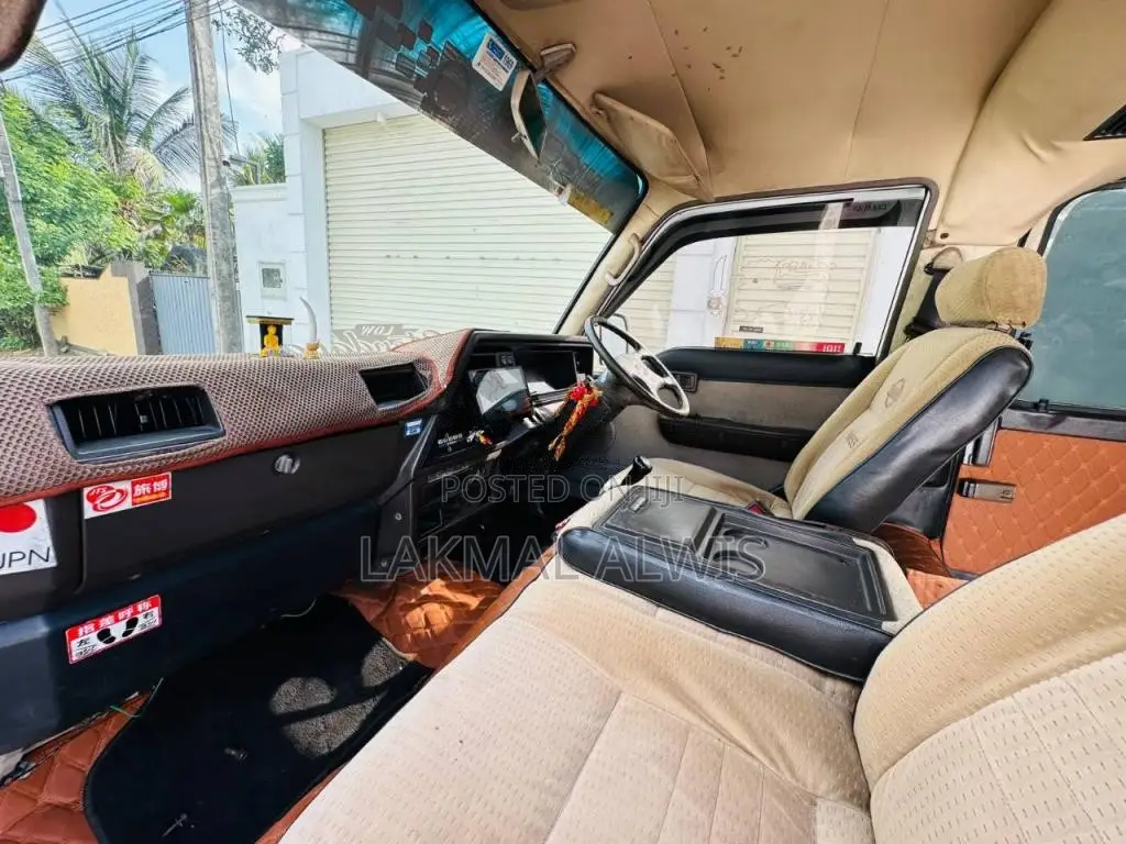 Nissan Caravan 1992 Van (Used)