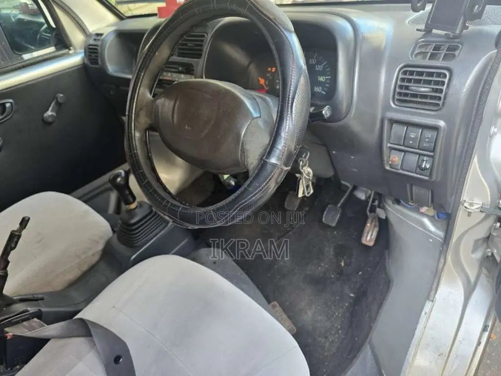 Suzuki Carry 2001 Van (Used)