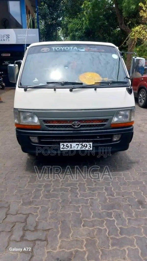 Toyota Dolphin 113 1994 Van (Used)