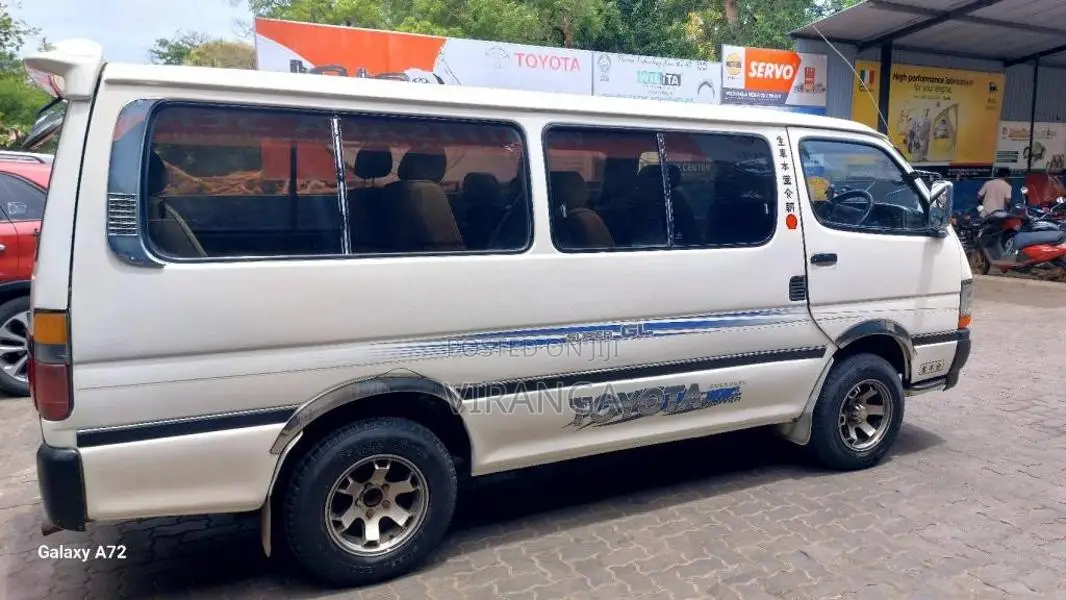 Toyota Dolphin 113 1994 Van (Used)