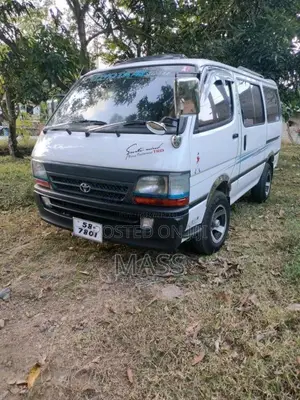 Toyota Dolphin LH102 1992 Van (Used)
