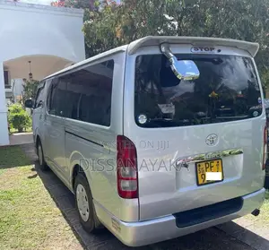 Toyota KDH 2011 Van (Used)
